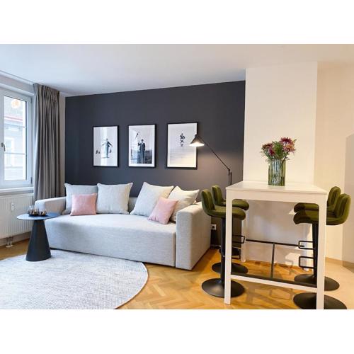 Nest perfect for 2-4 hip area and free parking