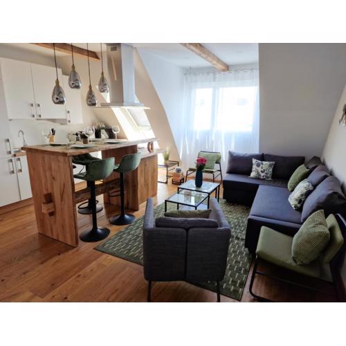 Newly renovated 3 bedroom Apartment with AC and bath tub