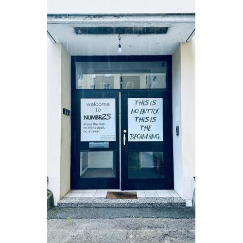 NUMBR25 - self service & low budget Hotel