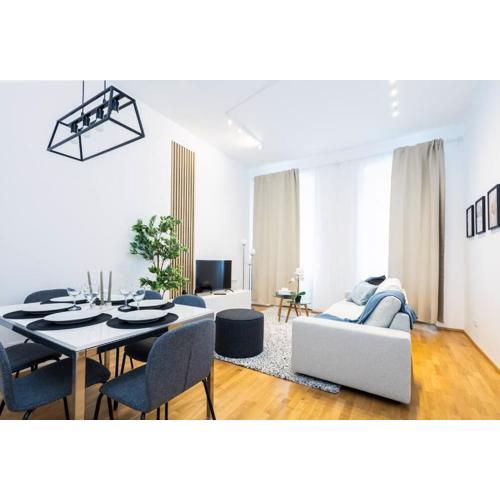OrestaLiving - Spacious 2BR on the Danube Canal