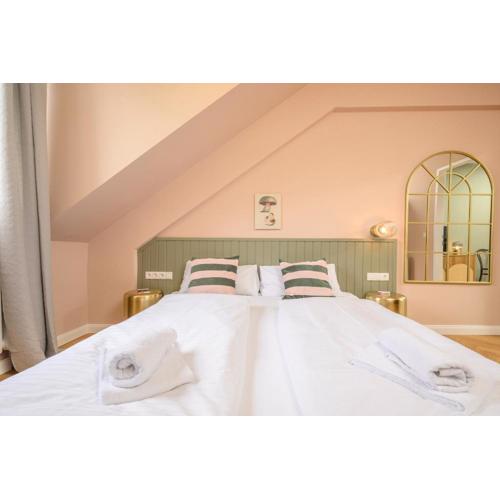 Palais Palffy Suits