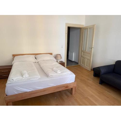 Peaceful 2BR Apartment 15-Min to Ottakring Station