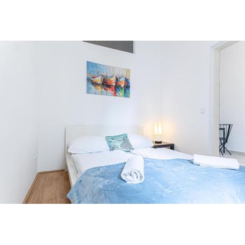 Peaceful and Stylish 2 BR Apartment Cozy Atmosphere
