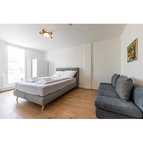 Peaceful & Connected by JR City Apartments