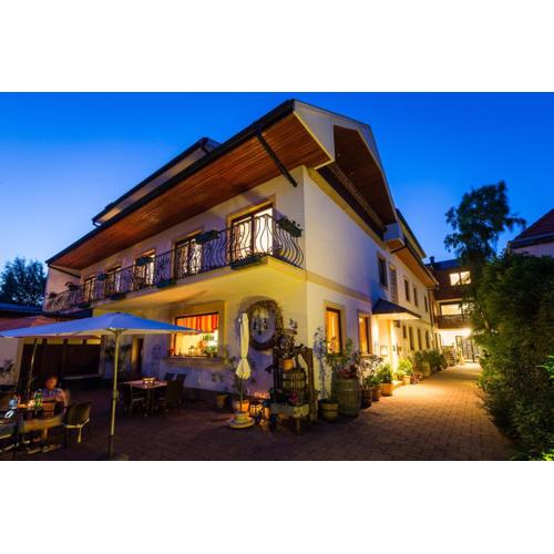 Pension Julia & Haus Elisabeth - Wallner's Hofheuriger & Weinhof