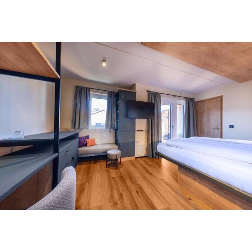 PEOPLE'S Hotel