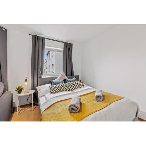 Perfect Location, 2 min to Main Station, Long Term Stays