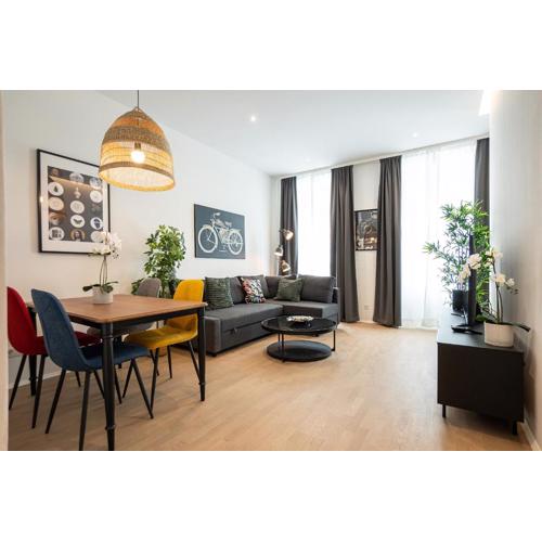 Posh studio with a king-size bed and modern design