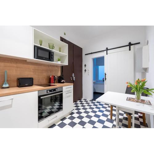 Practical 1BR Flat by Center by HM
