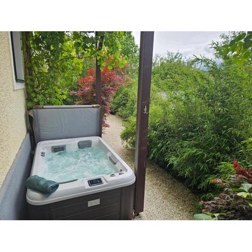 Premium Apartment mit privatem Whirlpool, Sauna, Garten