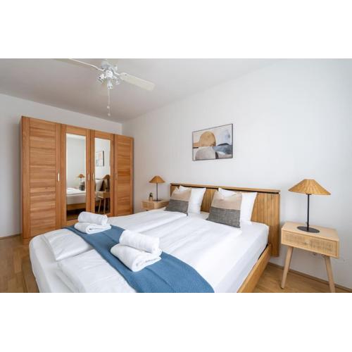 Quiet 1BR Oasis, Fast City Path by HM