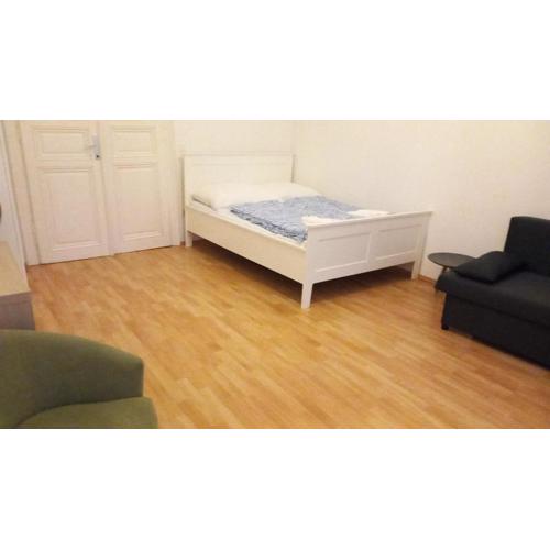 Quiet Comfort: 1 BR Vienna Apartment with Style