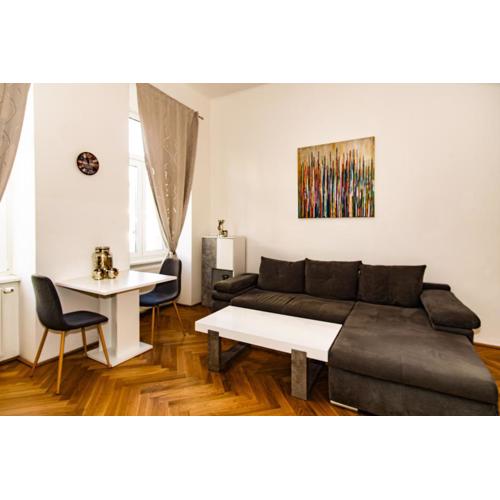Raimond Apartment
