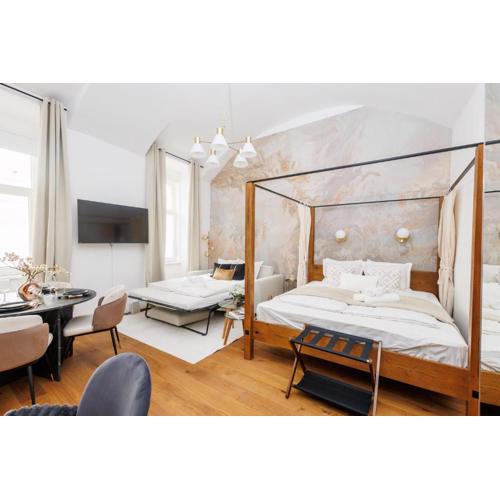 Roman style apartment near city centre