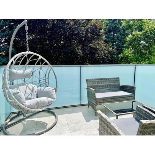 Rooftop Apartment with Balcony & Free Parking