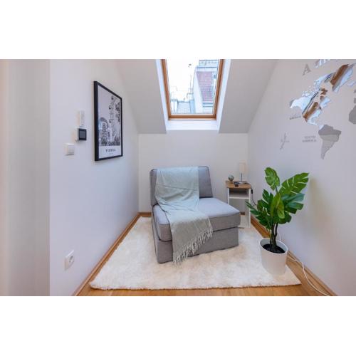 Rooftop cozy apartment near innerstadt with AC