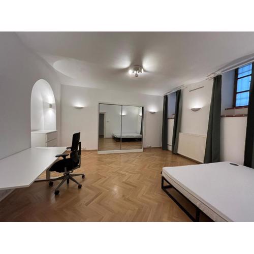 Room close to Karlsplatz