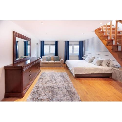 Scenic Rooftop flat with Terrace