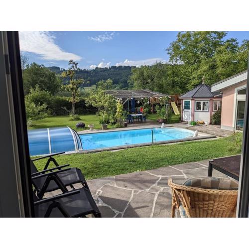 Schöne Wohnung mit Terrasse, Garten und-Pool