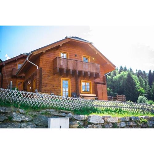 Schönes Ferienhaus in Sankt Margarethen Im Lungau mit Kleinem Garten und Bergblick
