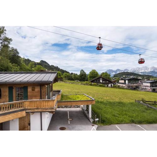Ski-in-Ski-out Asten Studio by Alpine Host Helpers
