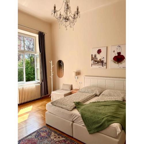SMARAGD - Doppelzimmer mit Küche direkt im Zentrum, Balkon