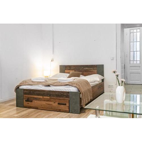 Spacious 1BR Apt, WIFI & TV, with a Great Location