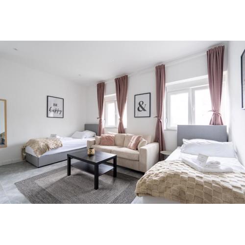 Spacious 2 - Room Apartment - 6 Guests, 24h Check-in, Near Vienna