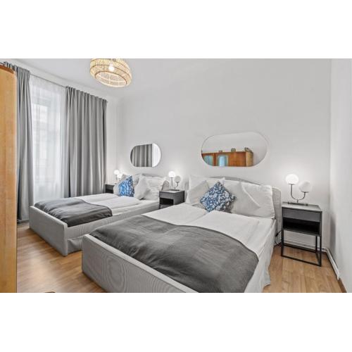 Spacious 2 Bedroom I 2 Minutes to Metro and Train Station