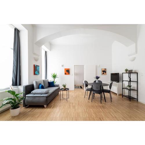 Spacious 2BR Near Attractions by HM