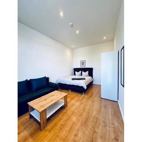 Spacious 3BR shared Apartment Near Kaufpark Alterlaa