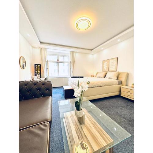 Spacious 7BR shared Apartment ,Prime Location