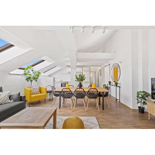 Spacious Apartment next to Shopping Mall