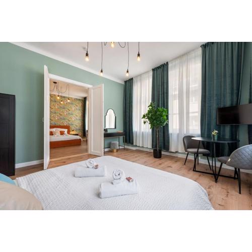 Spacious & Elegant 3 Bedroom Apartment