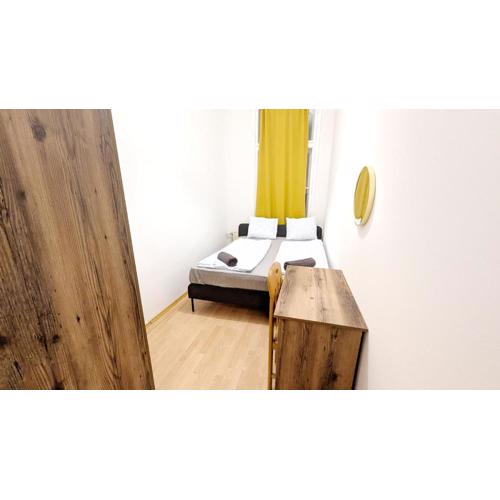 Spacious Rooms - 15 Min from Airport & City Center, 5 Min from Vienna Main-Bus Station EZ8