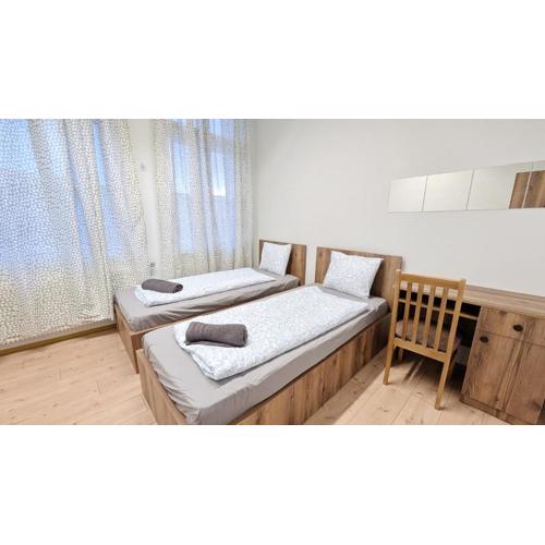 Spacious Rooms - 15 Min from Airport & City Center, 5 Min from Vienna Main-Bus Station EZ9