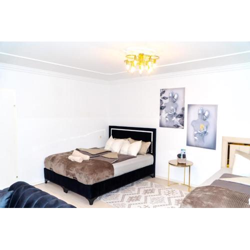 Spacious Rooms 5 Minutes to Wiener Stadthalle CG