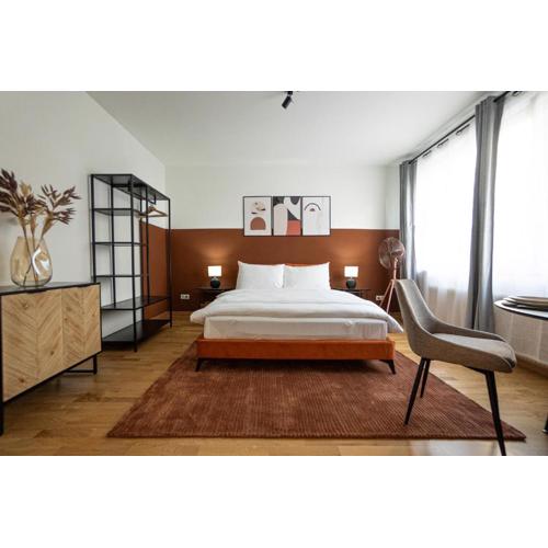 Spacious studio in prime location with queen bed