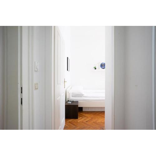 Spacious stylish designed 3 Bedroom Apartment near Naschmarkt and city center