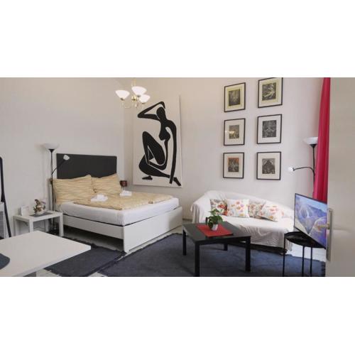 Studio in a Viennese traditional building, central location