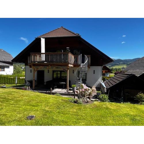 Stunning Luxury Holiday Accommodation, Sleeps 4, Living Room, Kitchen, Games Room and Bar