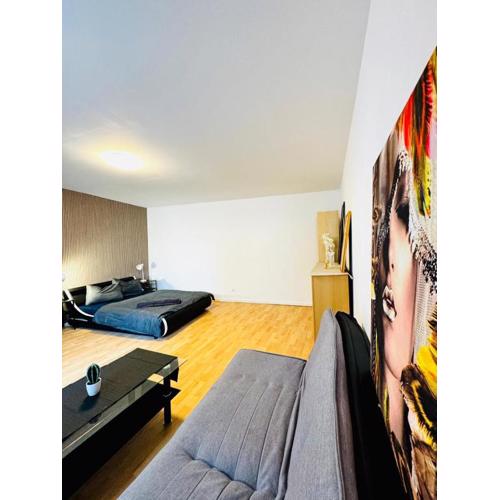 Stylish 1BR Apt, Near Metro & Shops