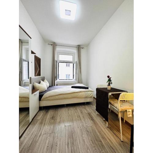 Stylish 4BR ,10 Min Transport to Stadthalle