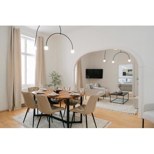 Stylish APT for 4-6, 5 min to center, metro & free parking
