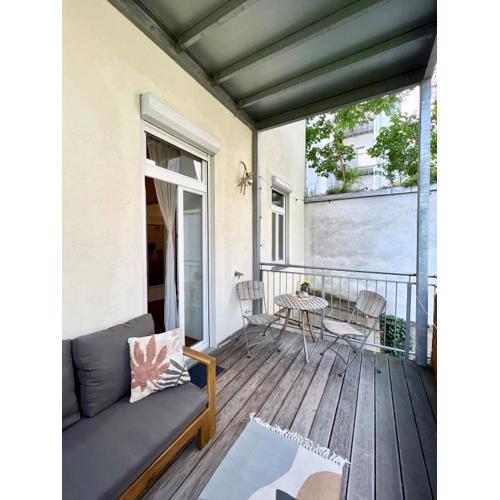 Stylish Central Apartment with Balcony