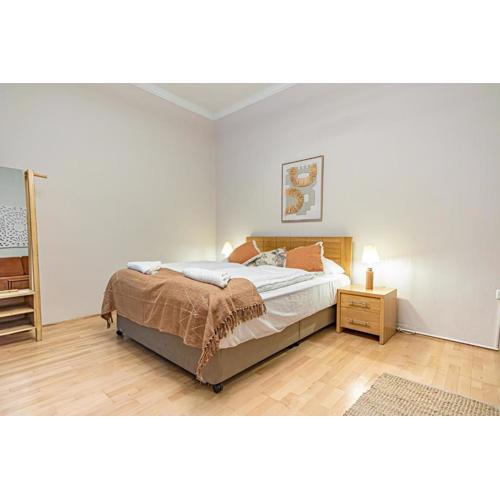 Stylish Modern Studio for 4P with Private Garden
