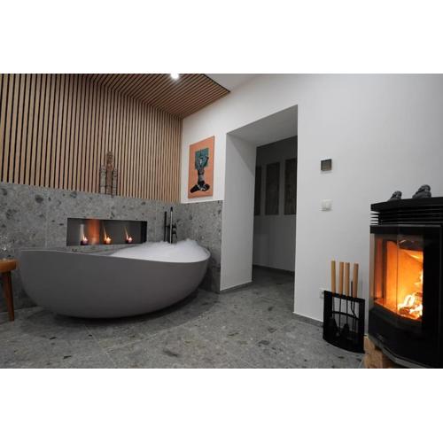 Suite mit Badewanne, Kamin und Parkplatz