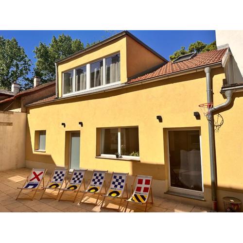 Sunny City House - 2 bedrooms for 5 persons - near Metro