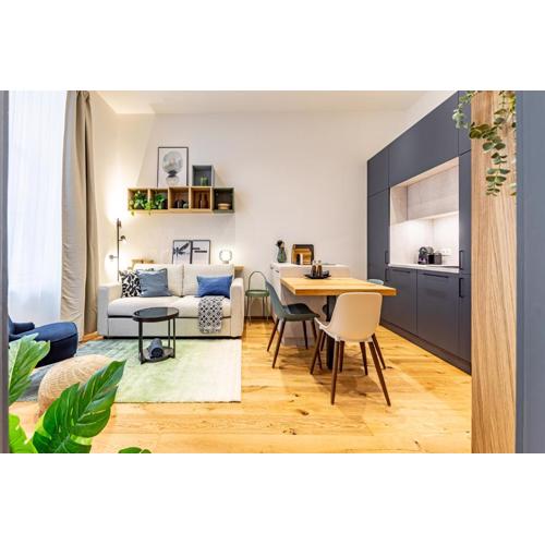 SUPERIOR DESIGN APARTMENT by JR City Apartments