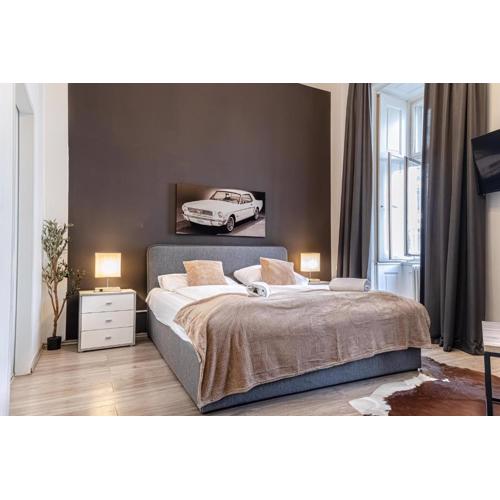 Sweet 3 Rooms Complex, Shopping Paradise Mariahilfer